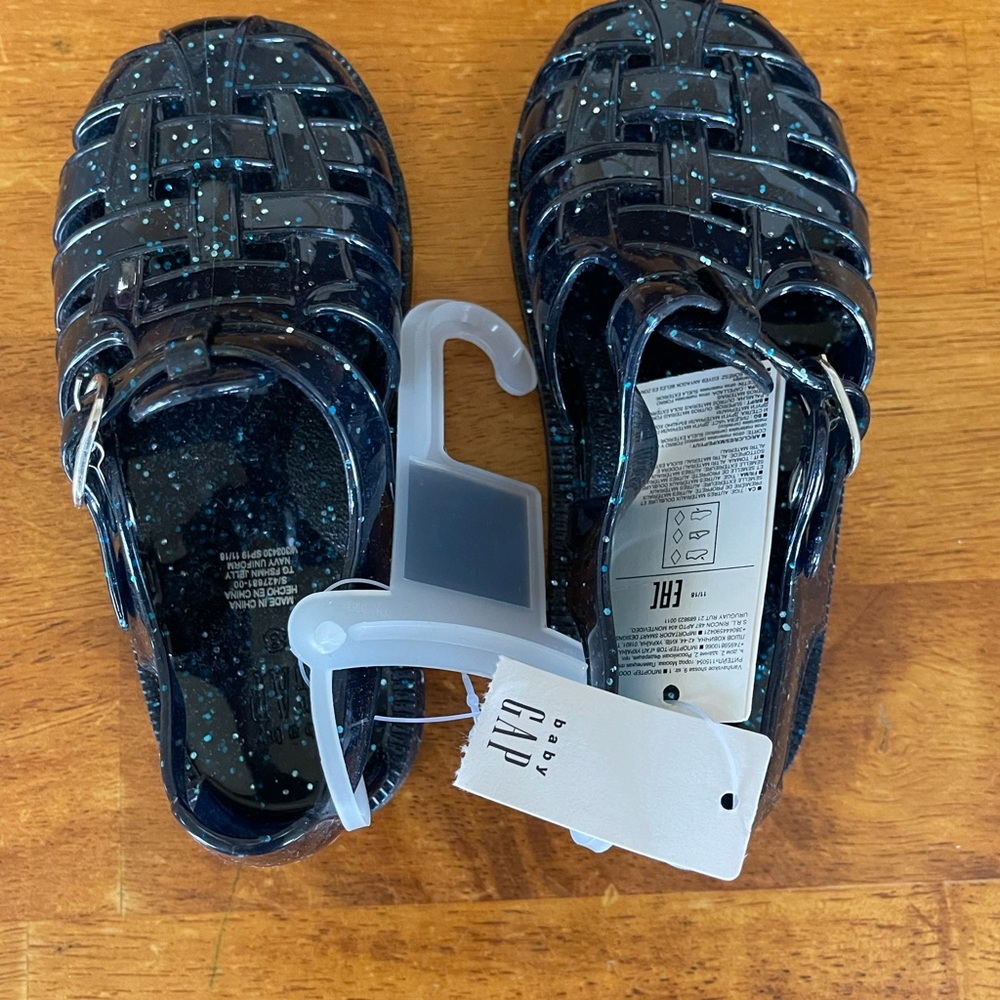 Gap sandals